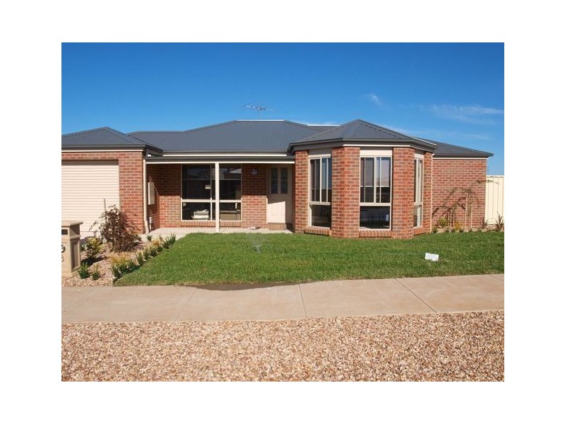 8 James Close, Kilmore VIC 3764