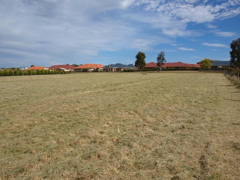 9 Oak Court, Kilmore VIC 3764