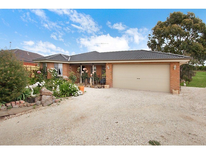 4 Larissa Close, Romsey VIC 3434