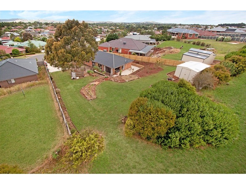 4 Larissa Close, Romsey VIC 3434