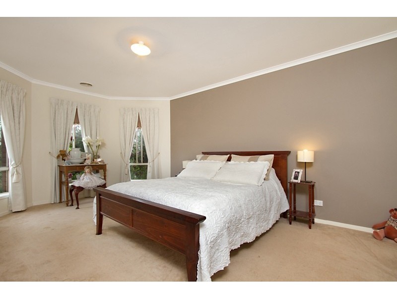 4 Larissa Close, Romsey VIC 3434