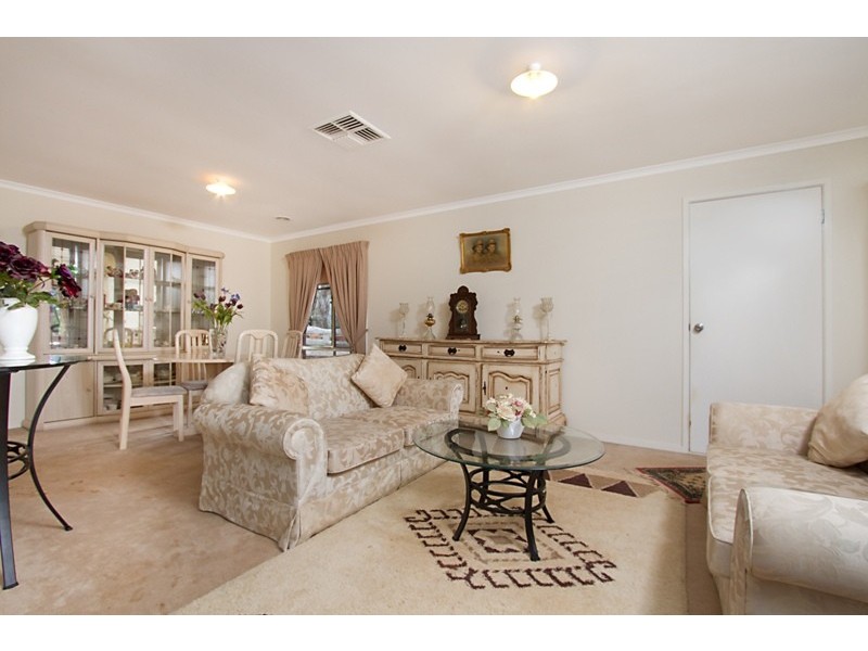 4 Larissa Close, Romsey VIC 3434