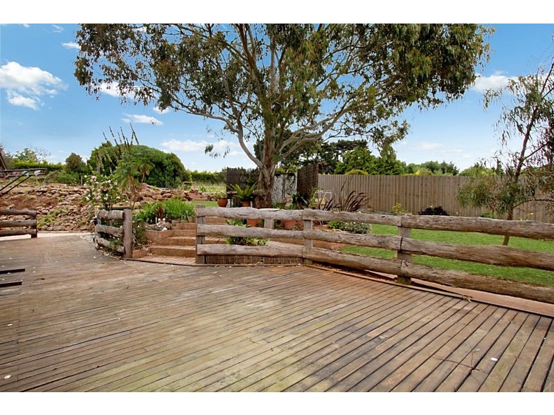 4 Larissa Close, Romsey VIC 3434
