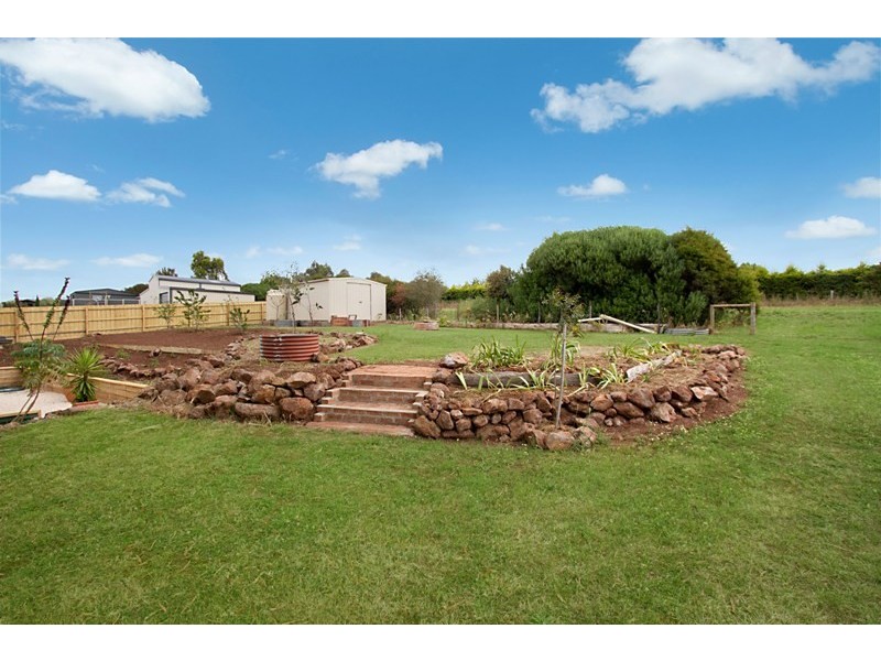 4 Larissa Close, Romsey VIC 3434