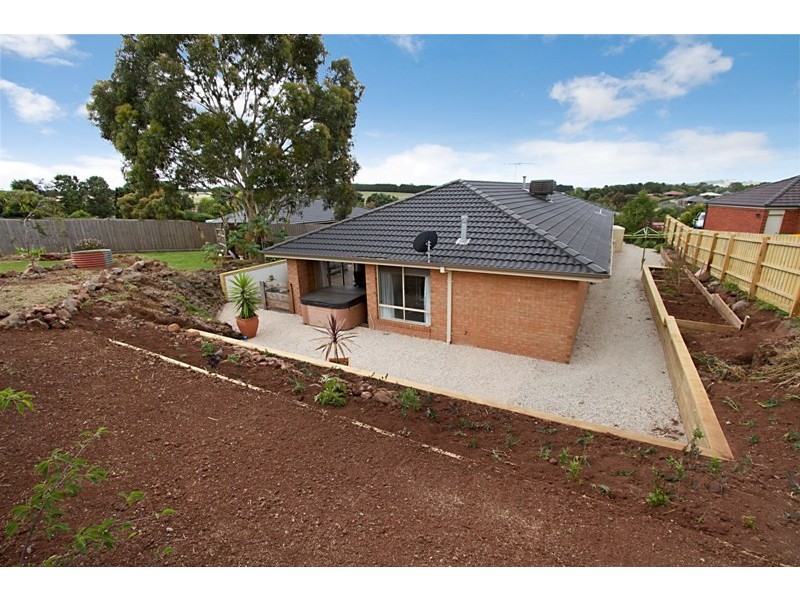 4 Larissa Close, Romsey VIC 3434