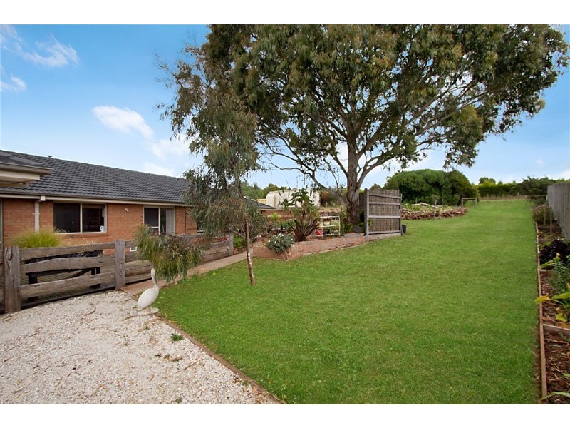 4 Larissa Close, Romsey VIC 3434