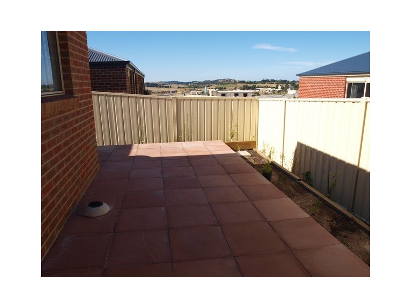 8 James  Close, Kilmore VIC 3764