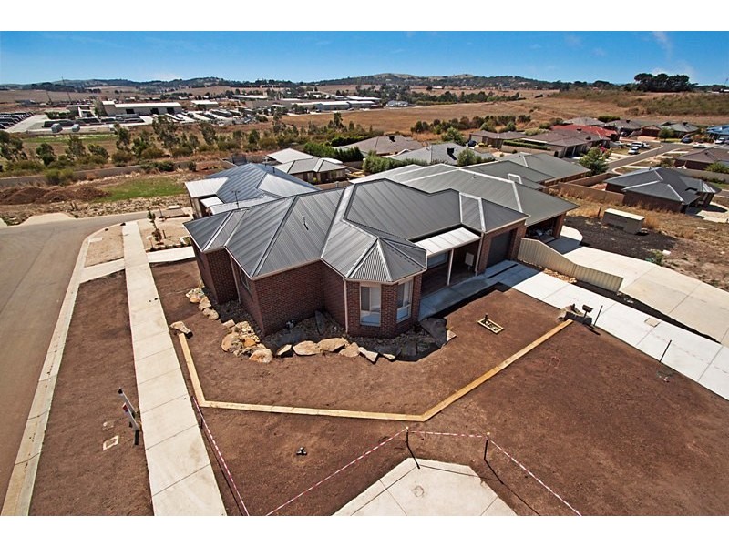 8 Chrystobel Way, Kilmore VIC 3764