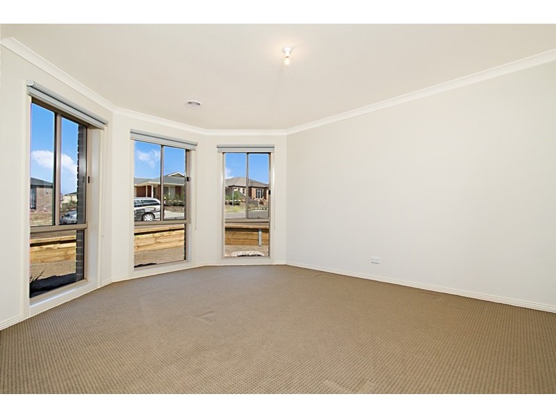 8 Chrystobel Way, Kilmore VIC 3764