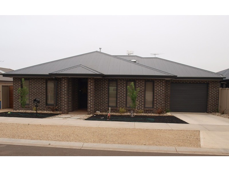 Unit 2,19 Francis Court, Kilmore VIC 3764