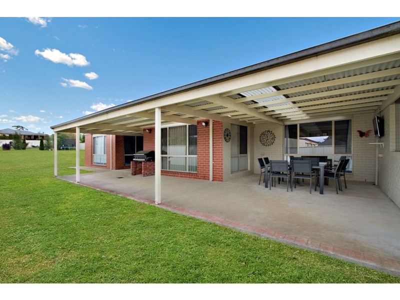 4 Crimmins  Way, Kilmore VIC 3764