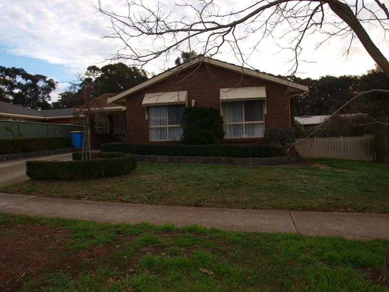 18 Centenary Drive, Kilmore VIC 3764