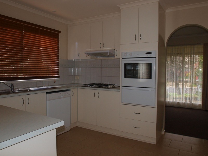 18 Centenary Drive, Kilmore VIC 3764