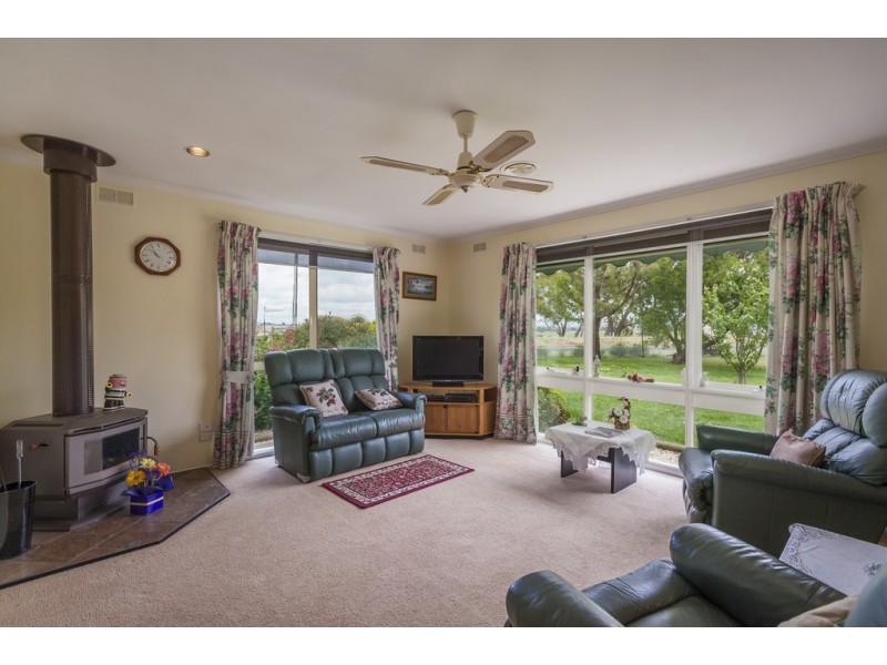 58-60 Burgess  Road, Kilmore VIC 3764