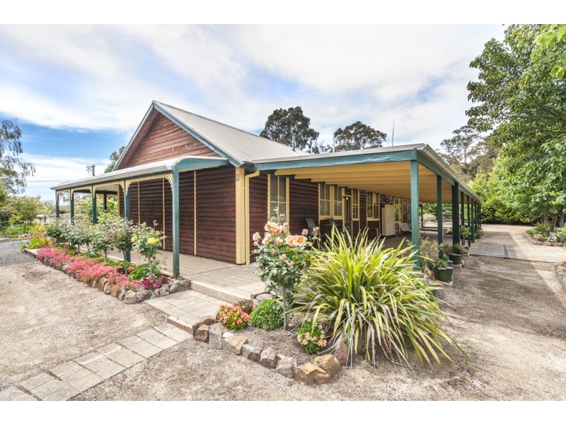 13 Melrose  Drive, Kilmore VIC 3764