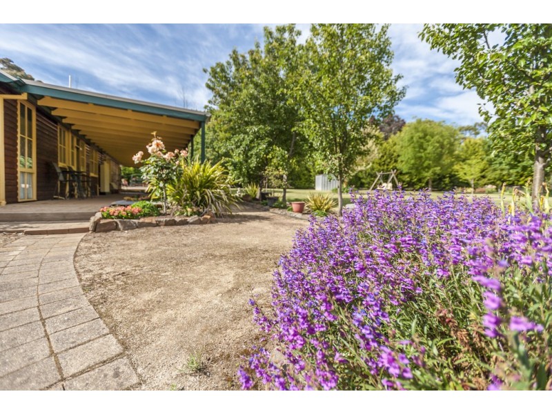 13 Melrose  Drive, Kilmore VIC 3764