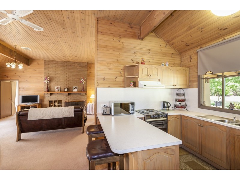 13 Melrose  Drive, Kilmore VIC 3764