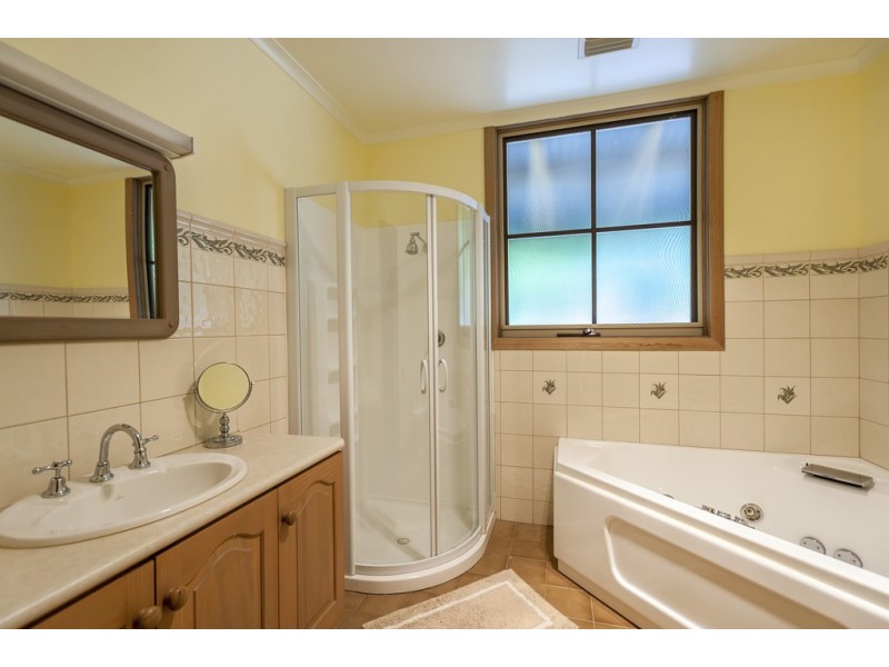 13 Melrose  Drive, Kilmore VIC 3764