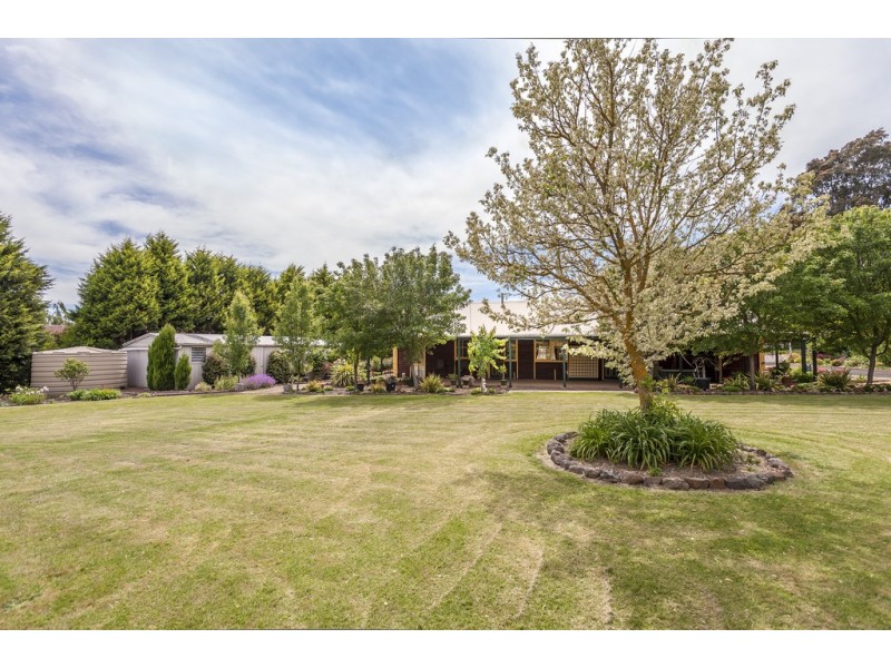 13 Melrose  Drive, Kilmore VIC 3764