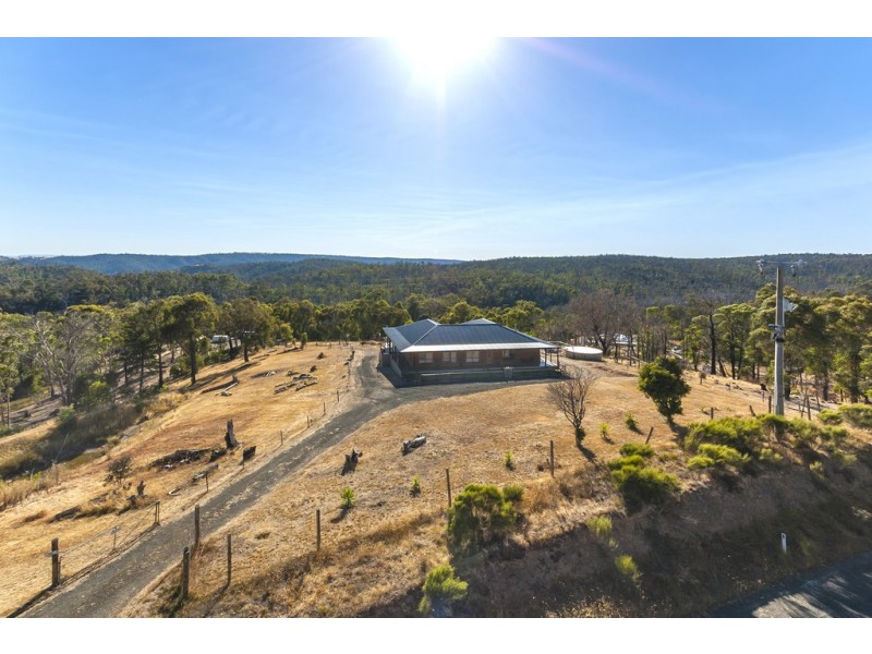 230 Doctors  Creek Road, Clonbinane VIC 3658