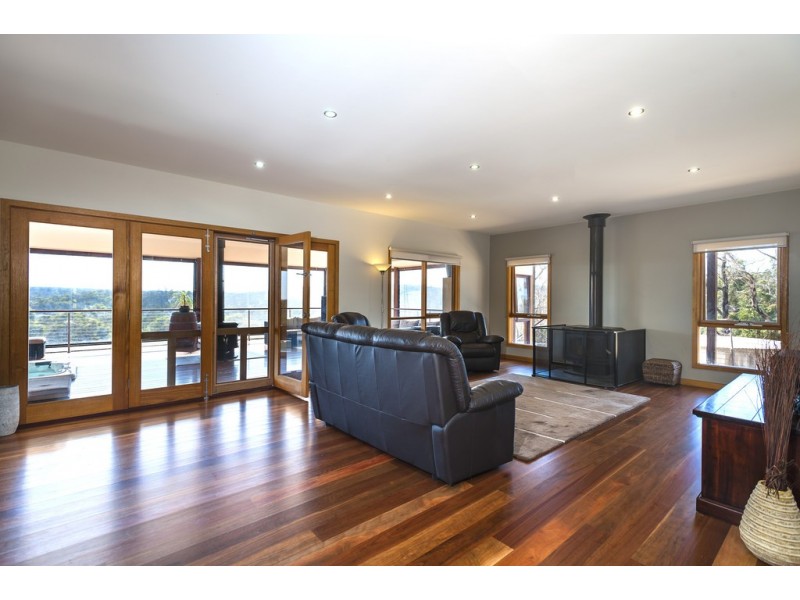 230 Doctors  Creek Road, Clonbinane VIC 3658