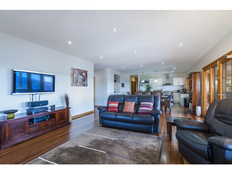 230 Doctors  Creek Road, Clonbinane VIC 3658