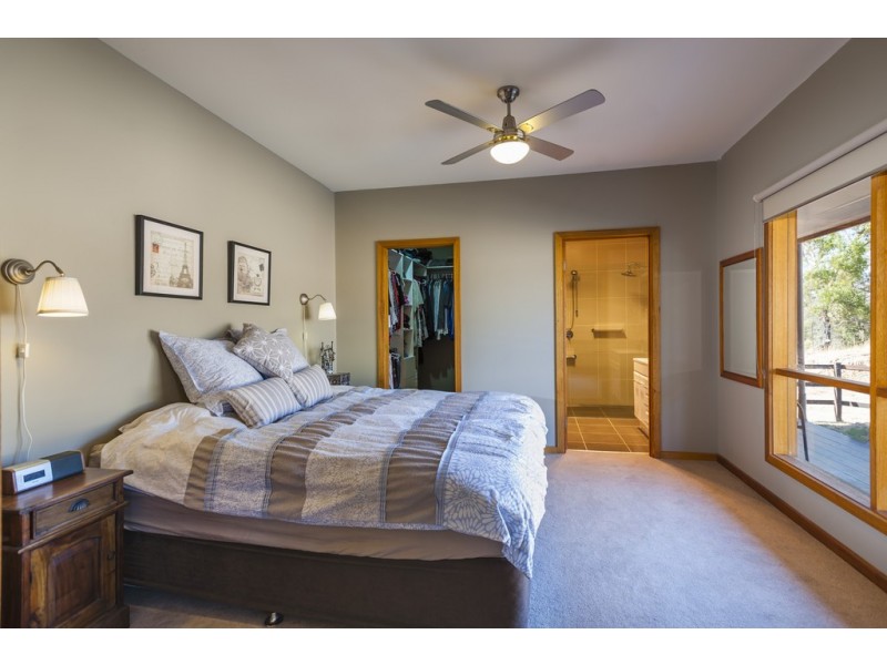 230 Doctors  Creek Road, Clonbinane VIC 3658