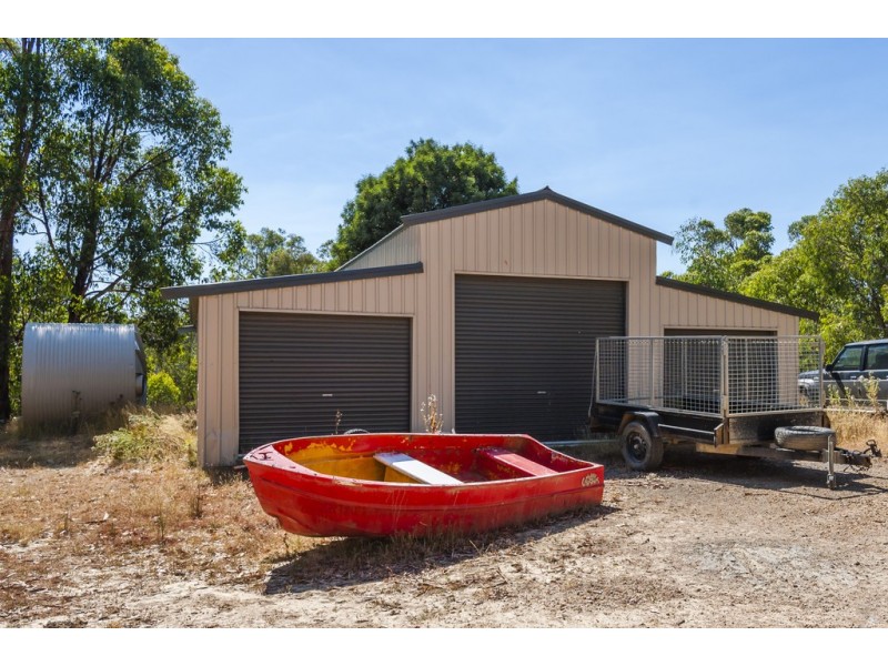 230 Doctors  Creek Road, Clonbinane VIC 3658