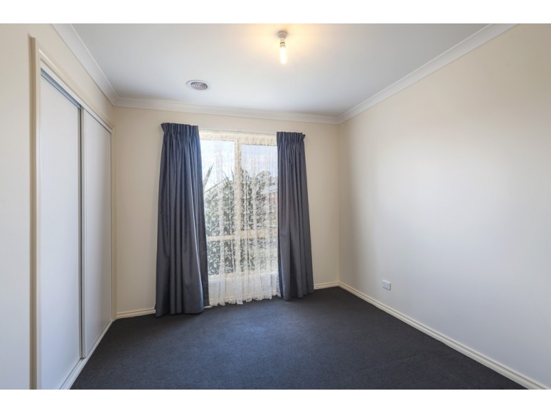 16 Pinewood Place, Kilmore VIC 3764