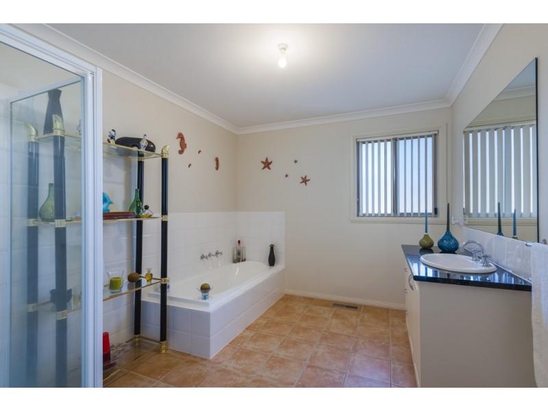 14 Pinewood Place, Kilmore VIC 3764