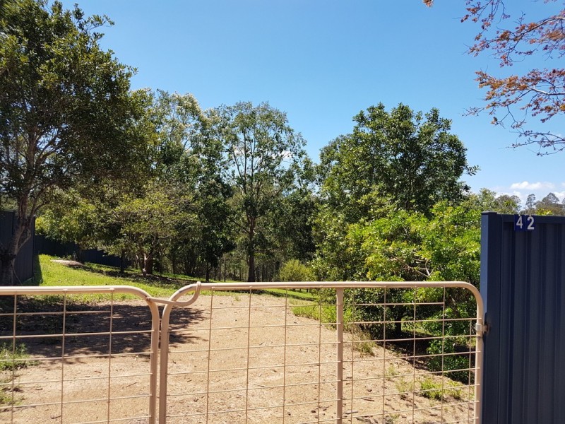 42 Allen Road, Chatsworth QLD 4570