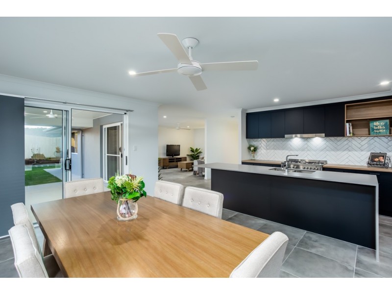 2 Senators Court, Jones Hill QLD 4570