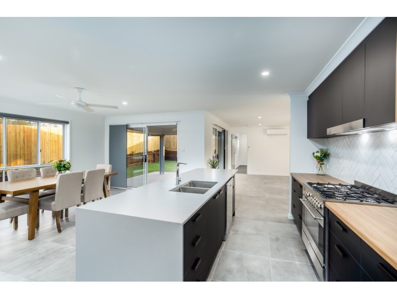 2 Senators Court, Jones Hill QLD 4570