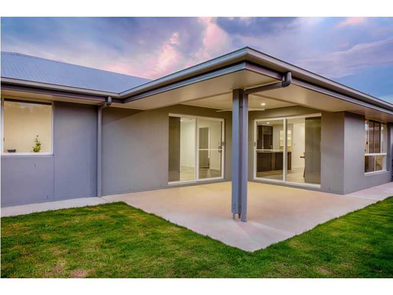 2 Senators Court, Jones Hill QLD 4570