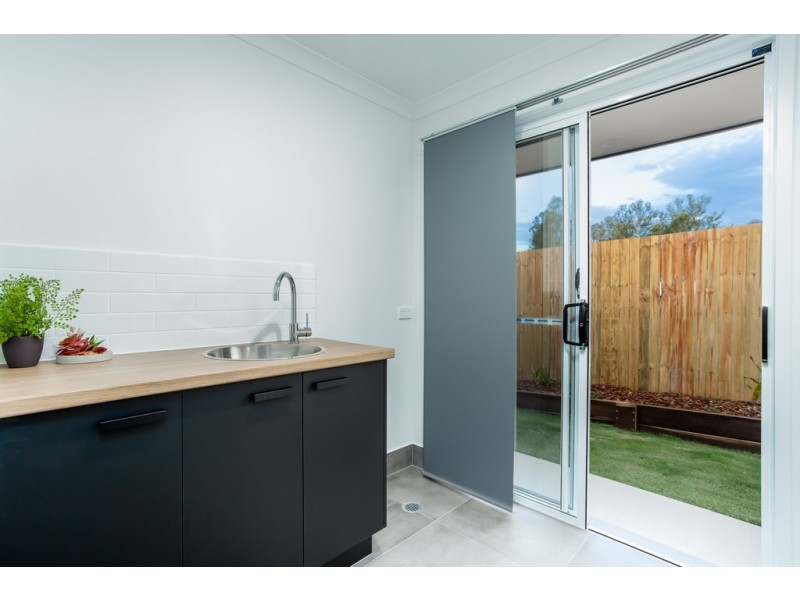 2 Senators Court, Jones Hill QLD 4570