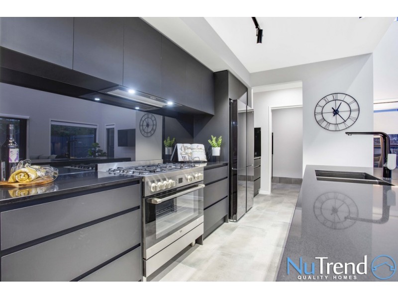 7 MAJESTIC PLACE, Jones Hill QLD 4570