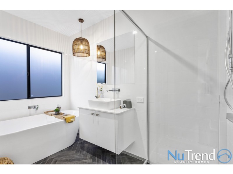 7 MAJESTIC PLACE, Jones Hill QLD 4570