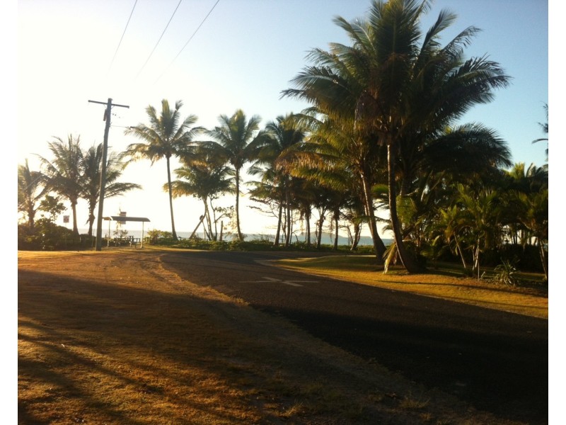 5 BARAKAOAN ROAD, Cowley Beach QLD 4871