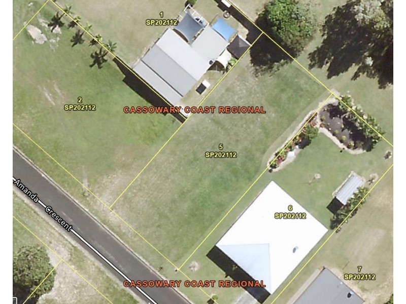 7 AMANDA CRESCENT, Tully Heads QLD 4854