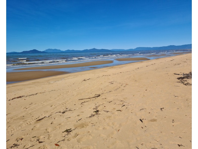 7 AMANDA CRESCENT, Tully Heads QLD 4854