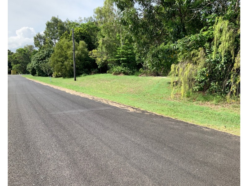 11 PARADISE PALM DRIVE, Tully Heads QLD 4854