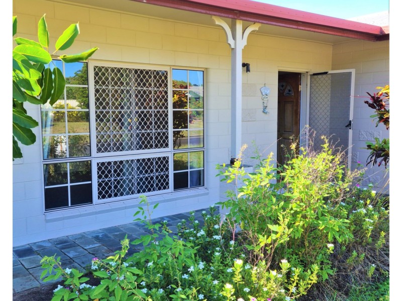 15 CASUARINA STREET, Tully Heads QLD 4854