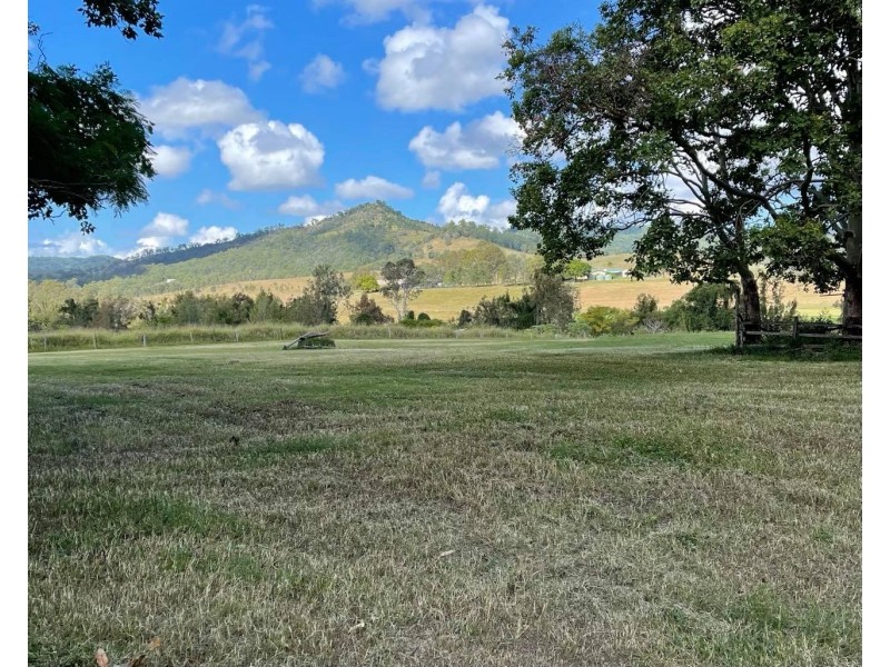 1395 BROADBENT STREET, Glastonbury QLD 4570