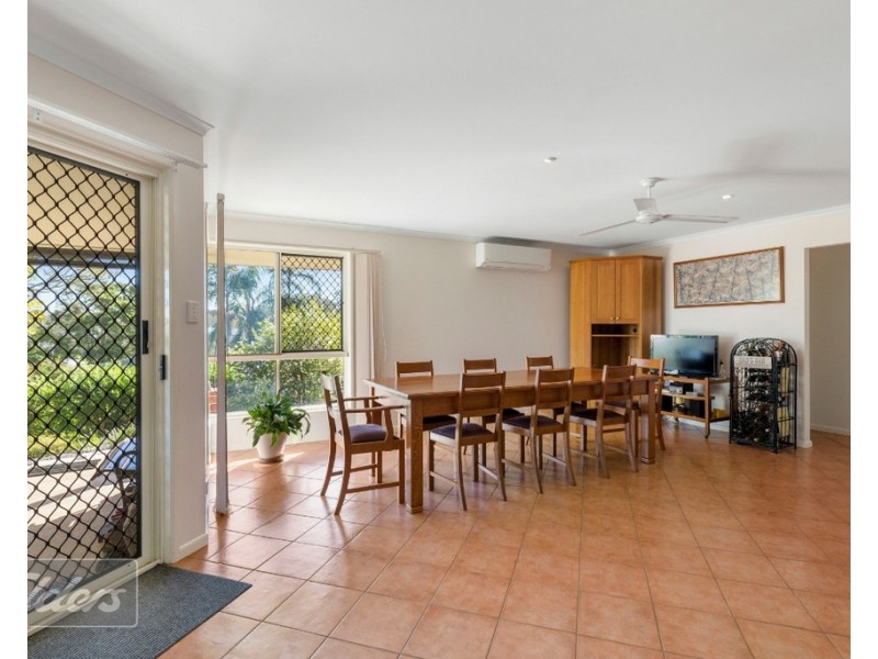 6 MAYFAIR DRIVE, Southside QLD 4570