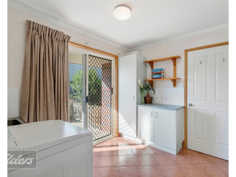 6 MAYFAIR DRIVE, Southside QLD 4570