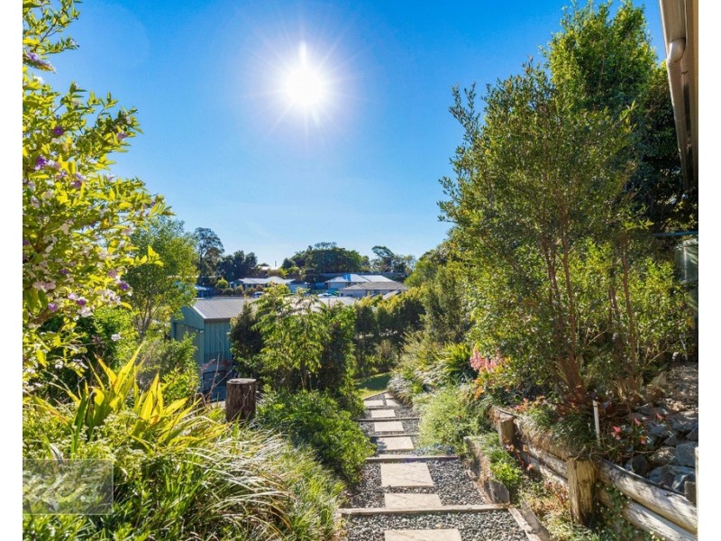 6 MAYFAIR DRIVE, Southside QLD 4570