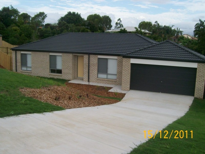 26  Bond Street, Southside QLD 4570