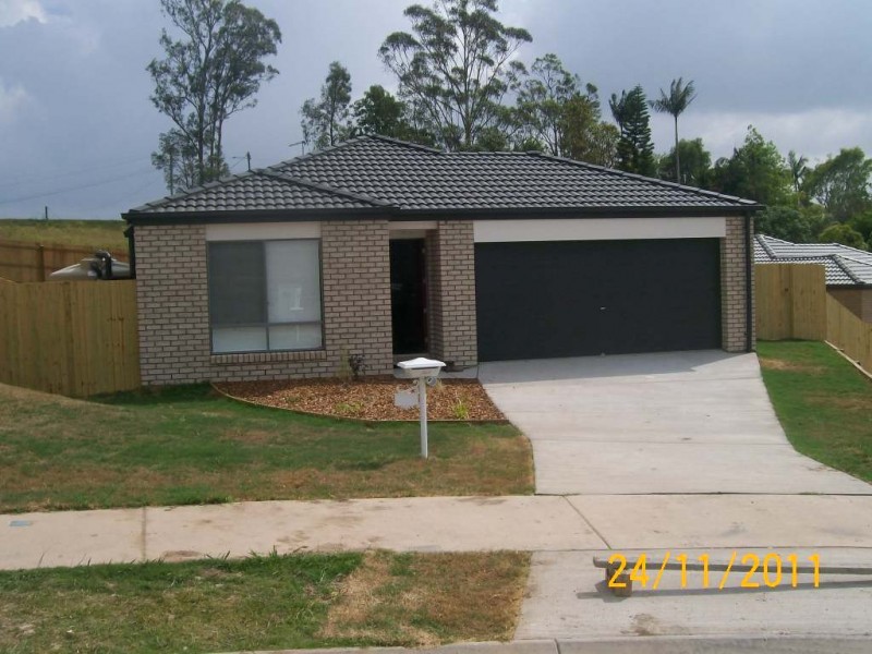 14 Bond Street, Southside QLD 4570