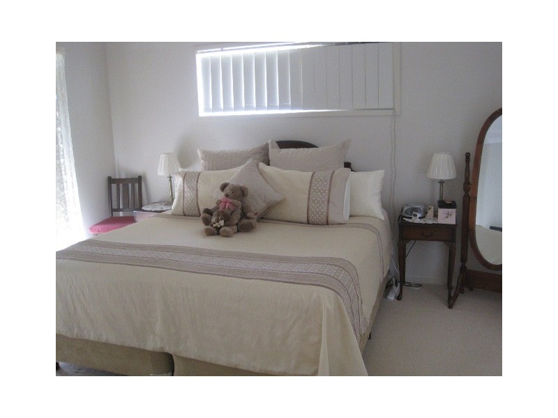 8 Rosewood Ct, Southside QLD 4570