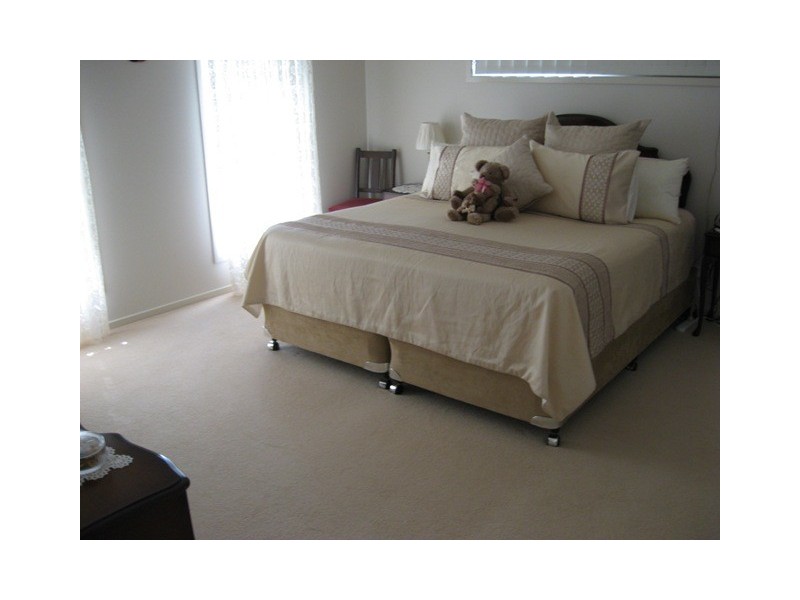 8 Rosewood Ct, Southside QLD 4570